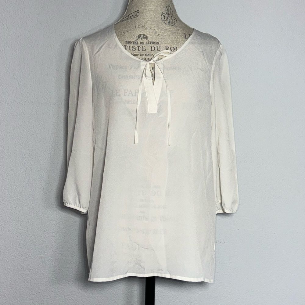 ON V-neckline Blouse